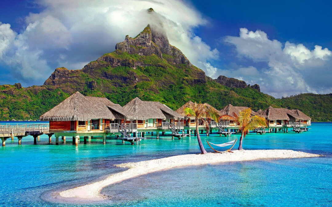 Luxury Yacht Charter in the Caribbean: Island-Hopping Paradise