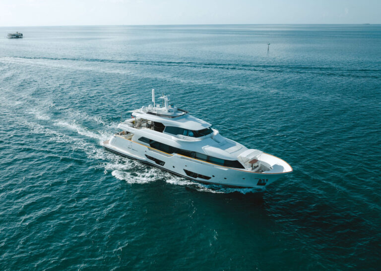 100’ Ferretti